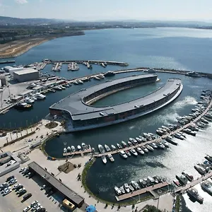 Отель Crowne Plaza - Tuzla Viaport Marina By Ihg